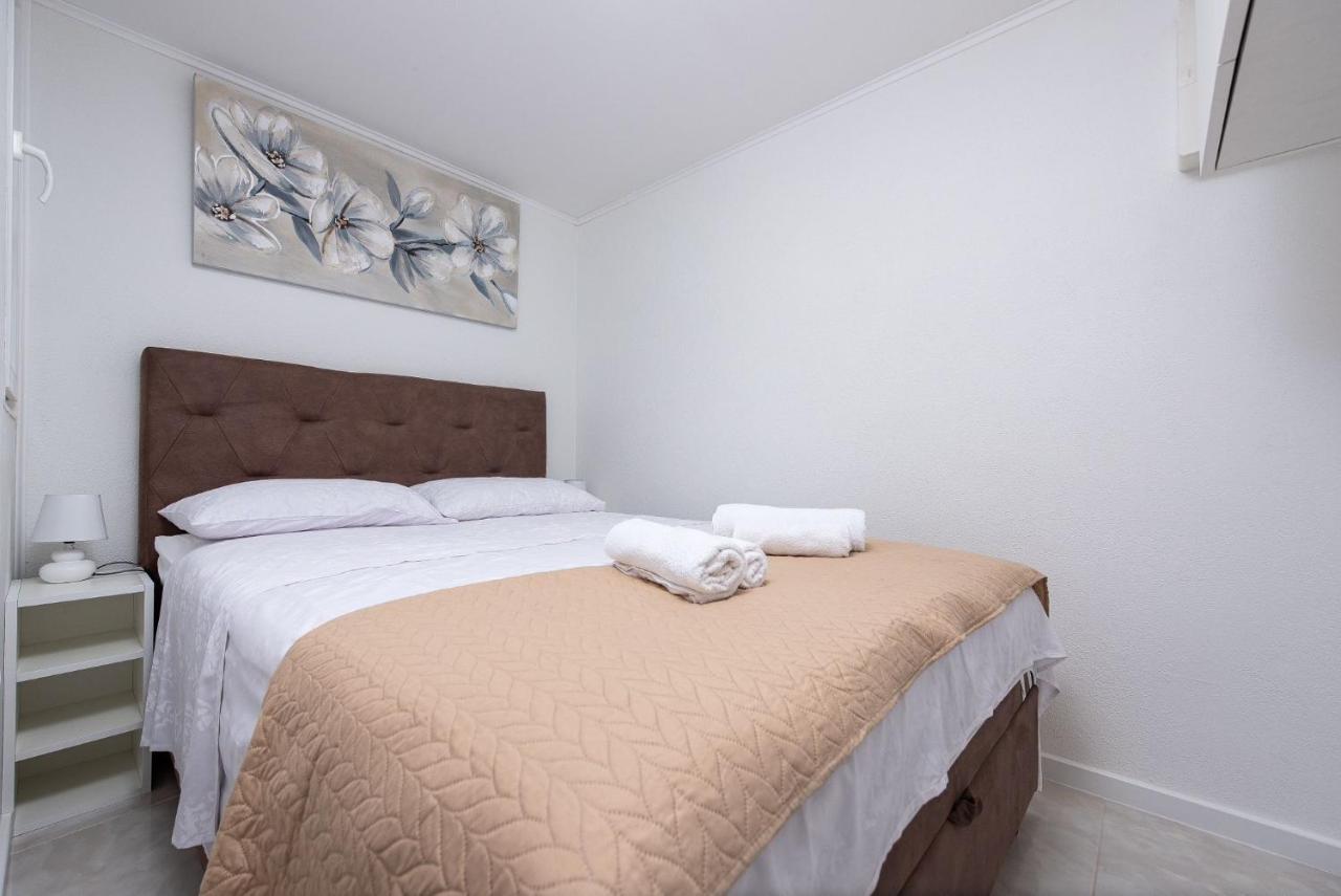 Apartment Belleza With Private Jacuzzi Zadar Bagian luar foto